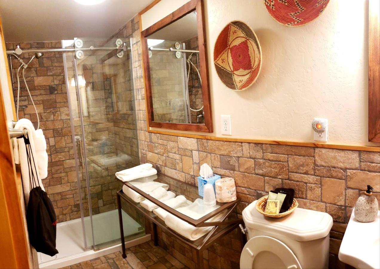 Stone Lizard Lodge — photo 10