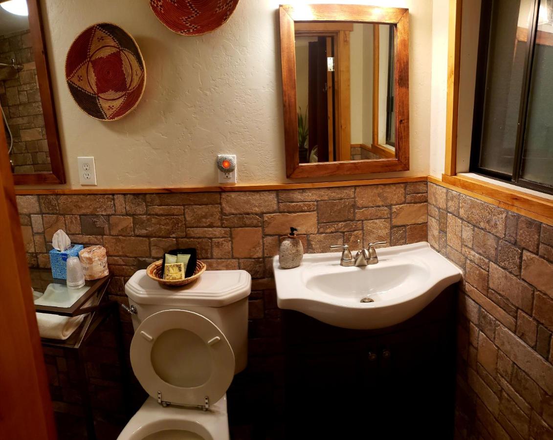Stone Lizard Lodge — photo 8