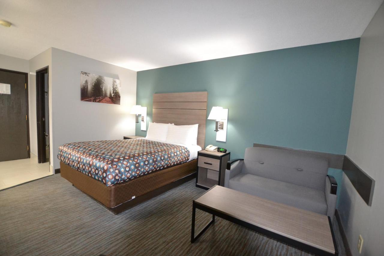 Countryside Inn & Suites, Council Bluffs, IA — photo 11
