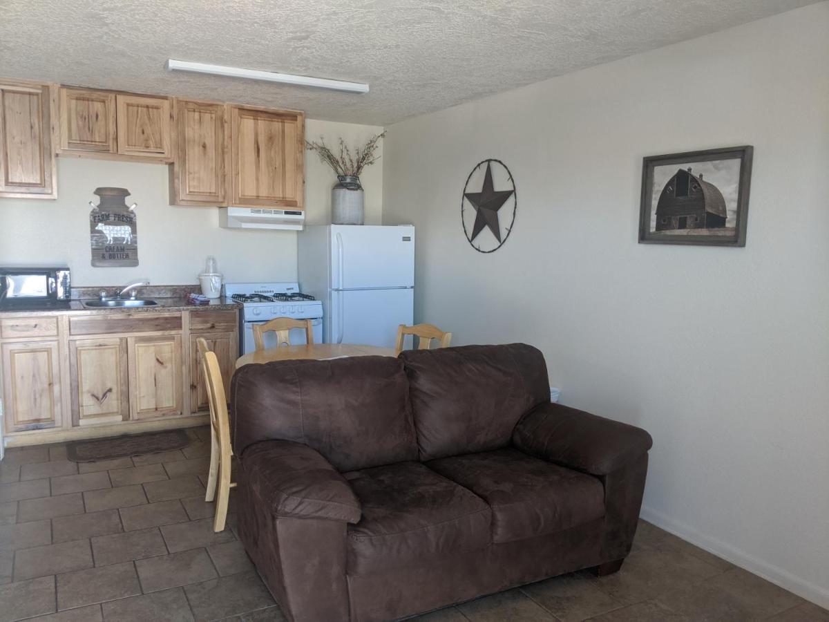 Little Daisy Motel — photo 16