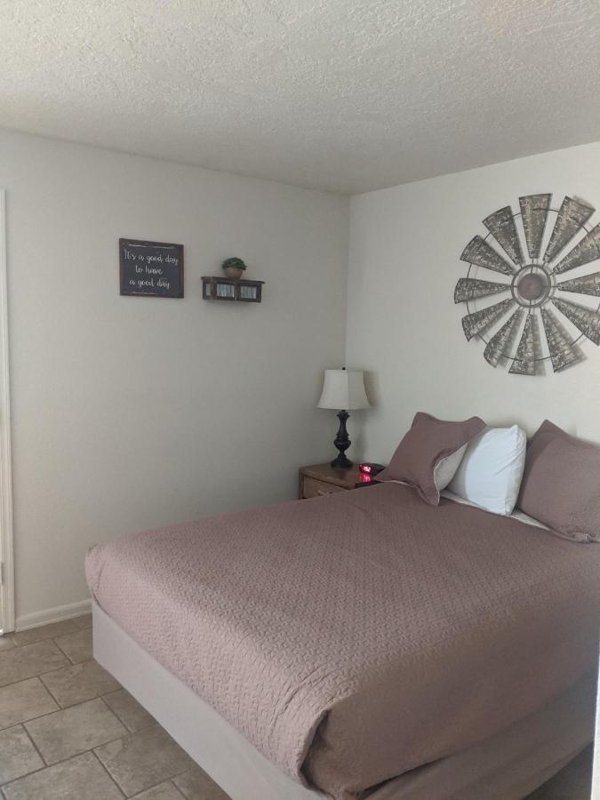 Little Daisy Motel — photo 15