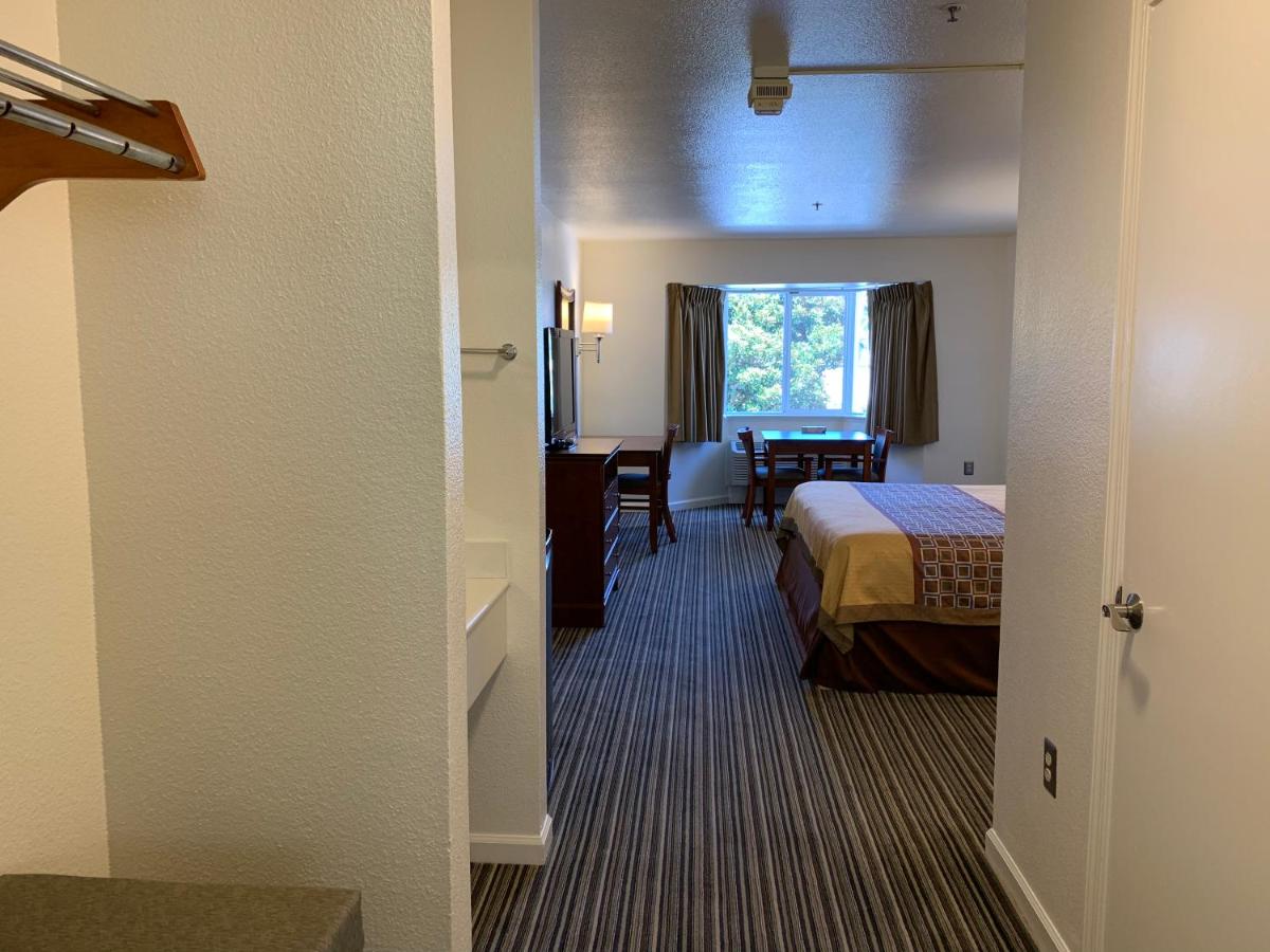 Airport Inn — photo 17