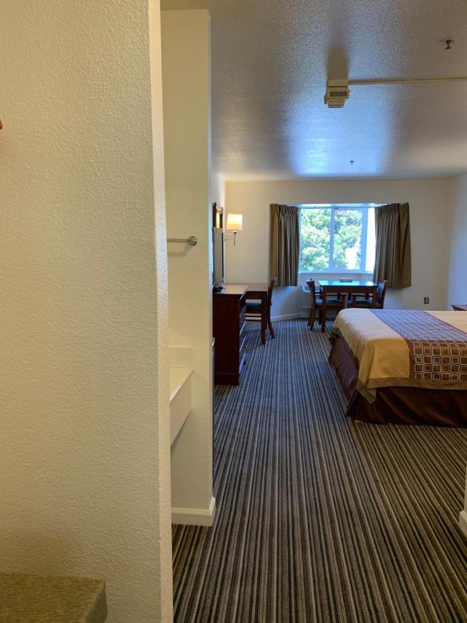 Airport Inn — photo 18
