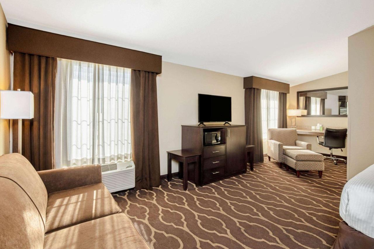 La Quinta Inn & Suites by Wyndham LV Tropicana Stadium, Las Vegas – Updated  2022 Prices