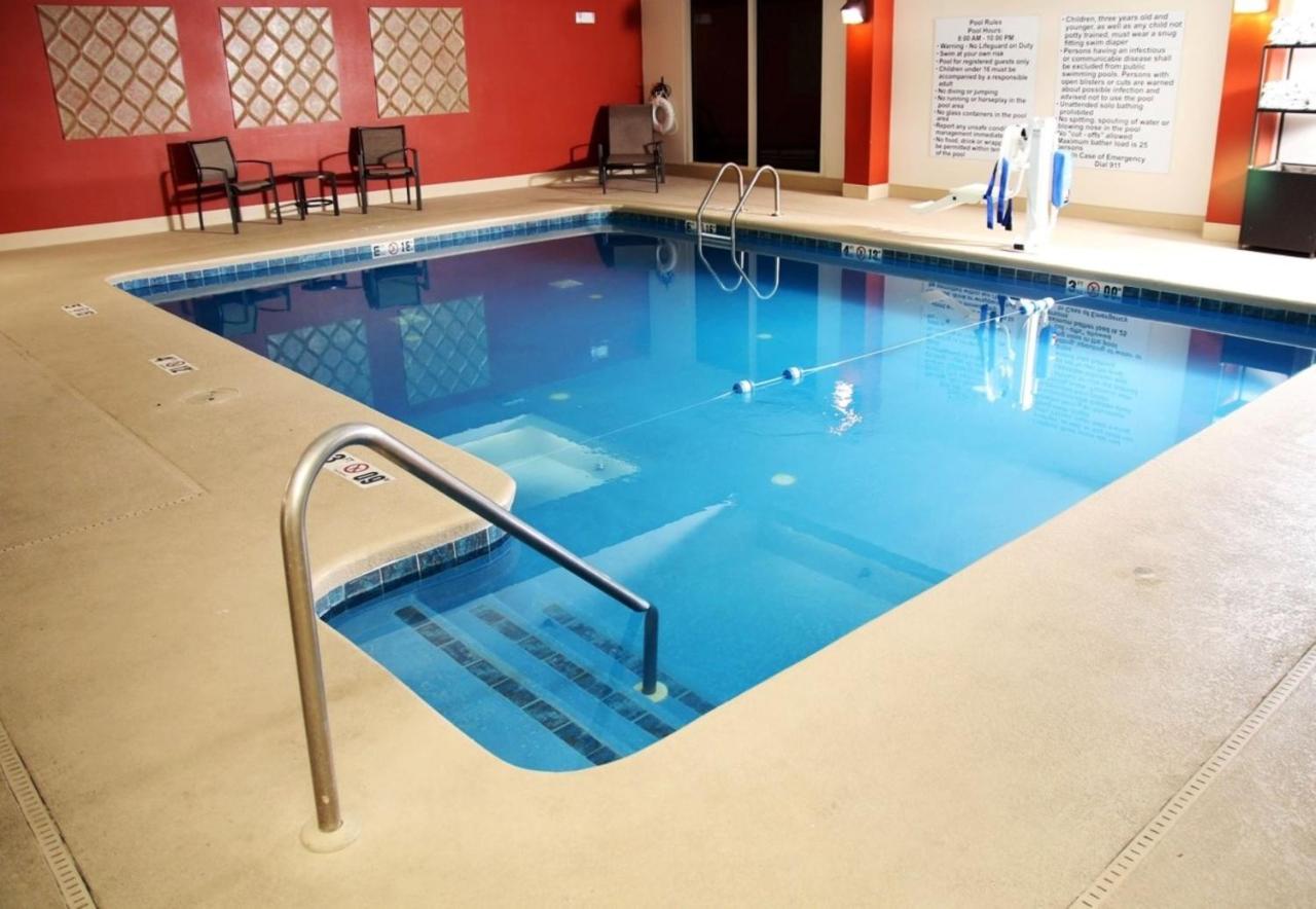 Heated swimming pool: Holiday Inn Express Tifton, an IHG Hotel