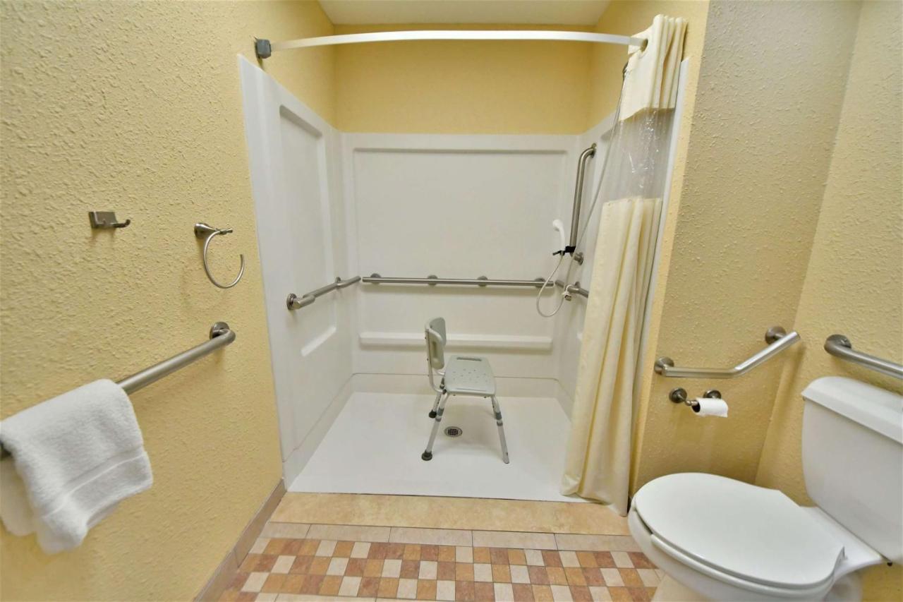 Ramada Inn Mandarin — photo 20