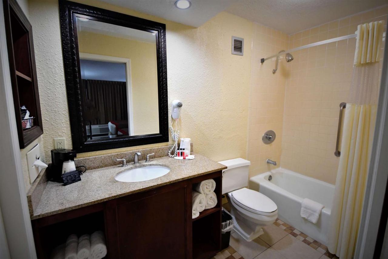 Ramada Inn Mandarin — photo 21