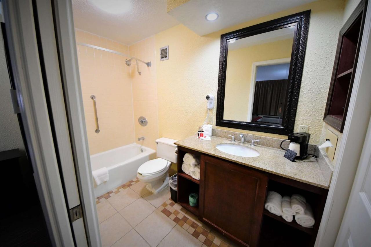 Ramada Inn Mandarin — photo 22
