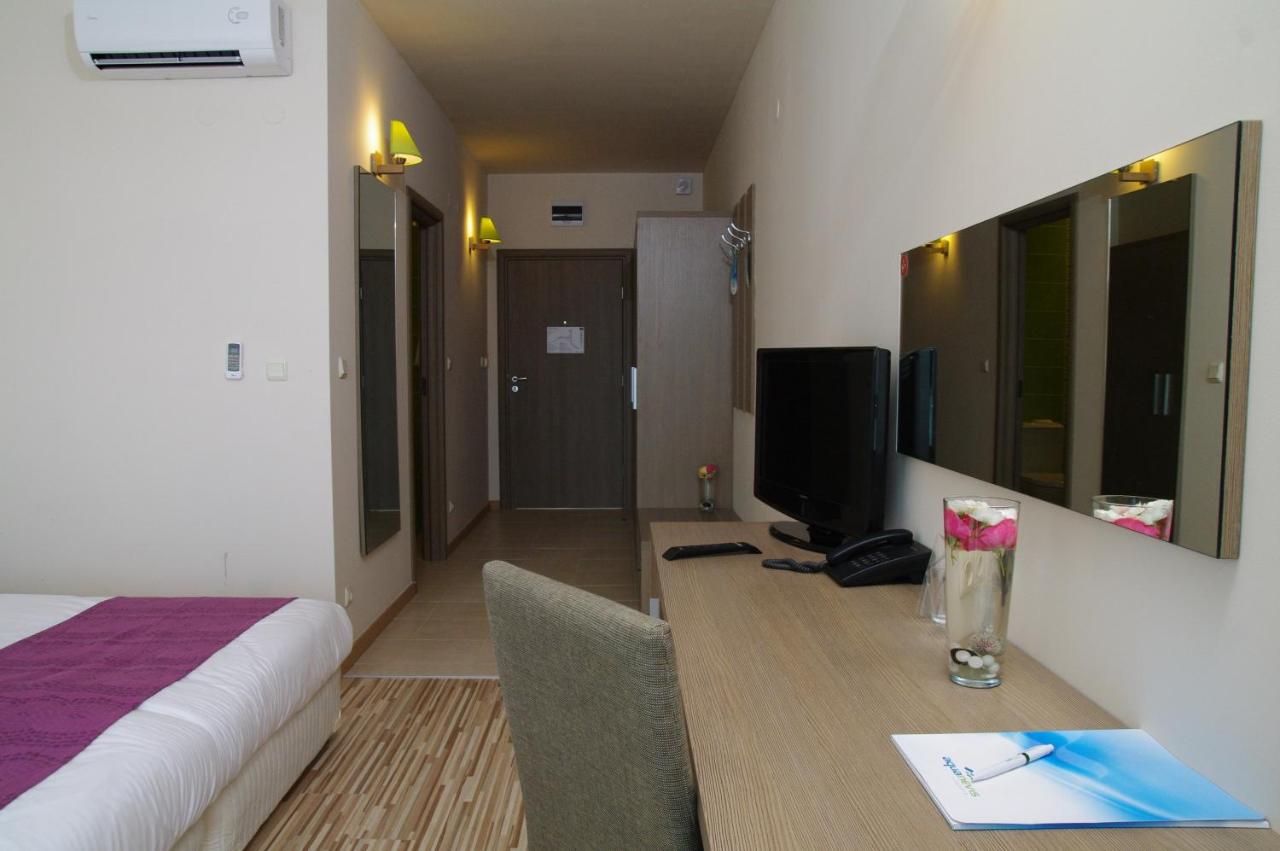 Aqua Nevis Hotel & Aqua Park - All Inclusive photo
