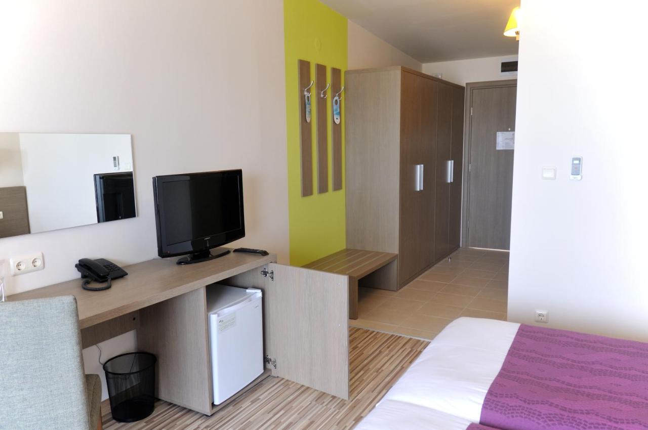 Aqua Nevis Hotel & Aqua Park - All Inclusive photo