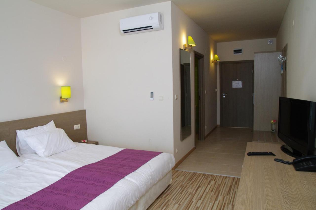 Aqua Nevis Hotel & Aqua Park - All Inclusive photo