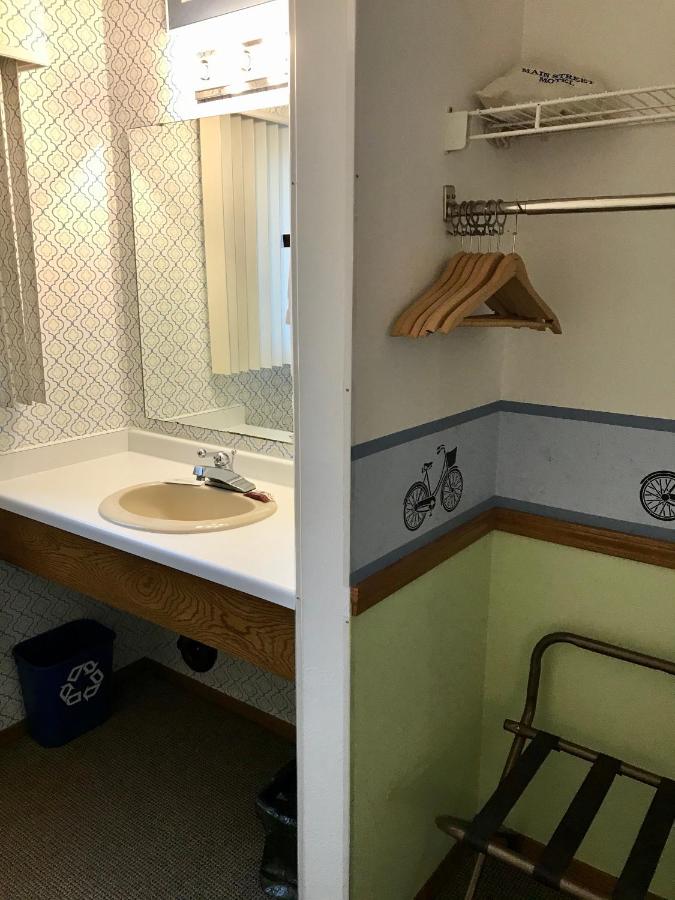 Main Street Motel — photo 19