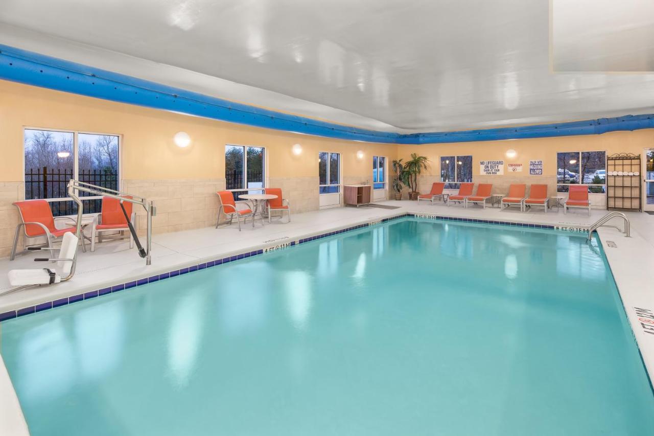 Heated swimming pool: Holiday Inn Express Hotel & Suites Greenville-I-85 & Woodruff Road, an IHG Hotel