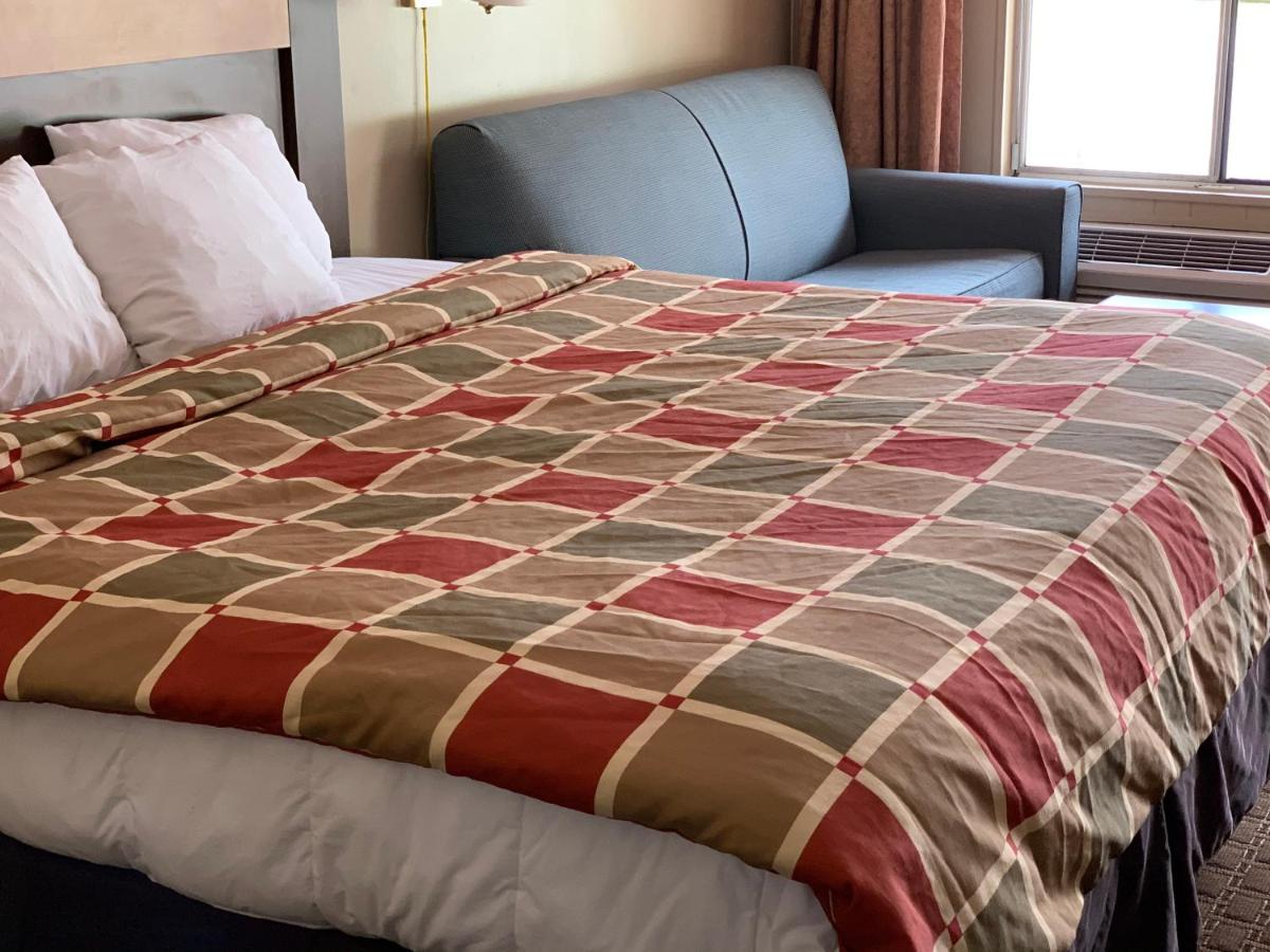 Ed's Motel — photo 23
