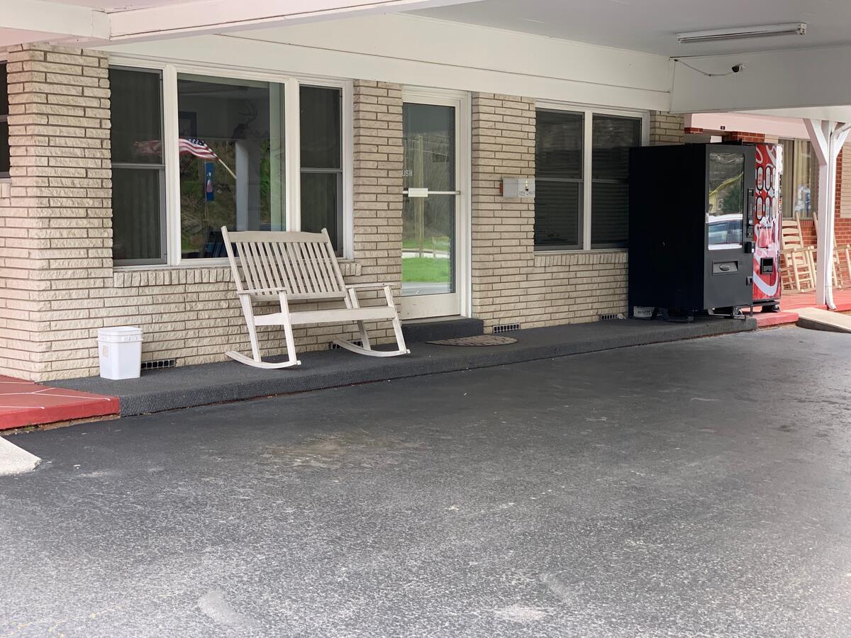 Ed's Motel — photo 16