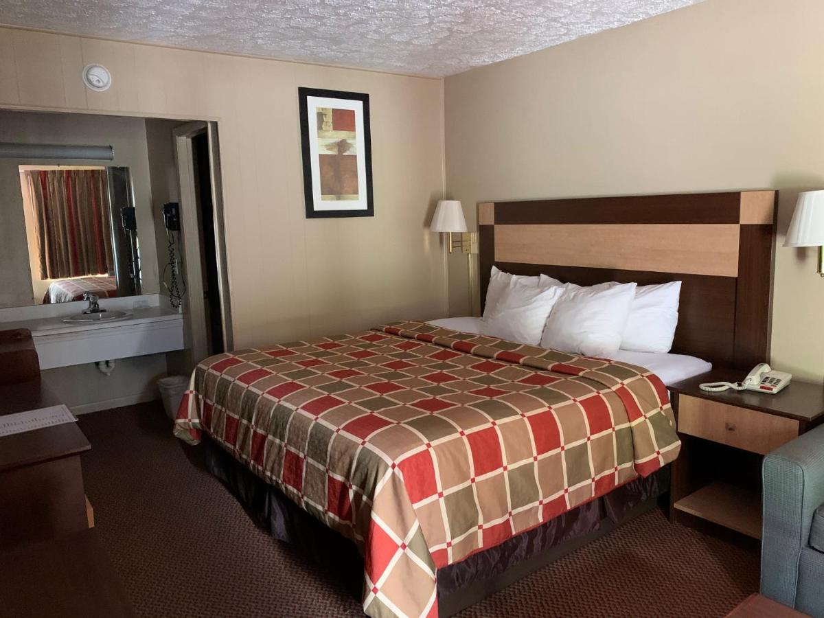 Ed's Motel — photo 8