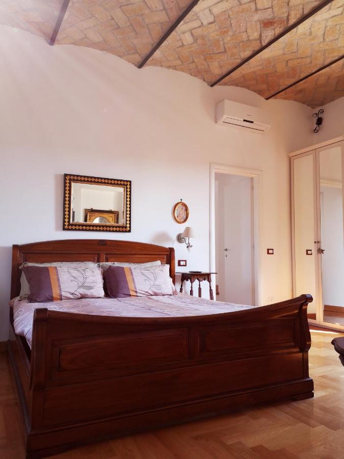 SUPERATTICO SUL COLOSSEO - 2