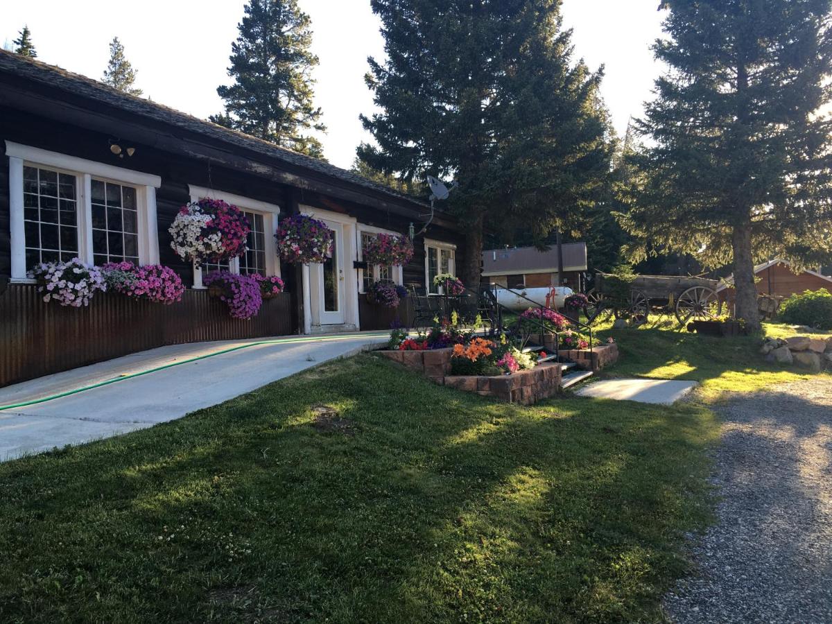 Antlers Lodge — photo 3