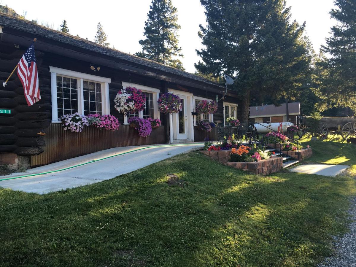 Antlers Lodge — photo 1