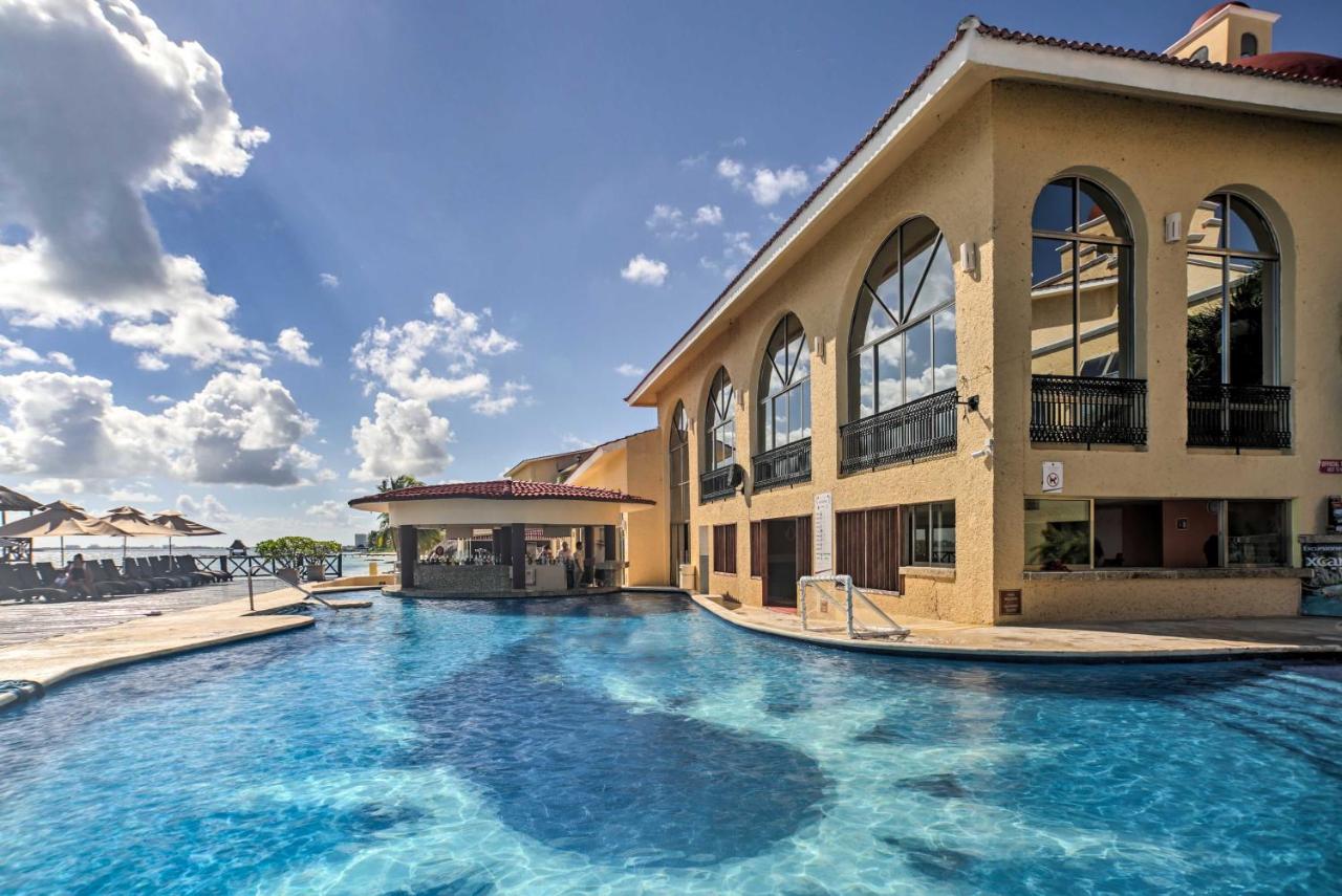 Private Balcony with Views Oceanfront Cancun Condo! - 4