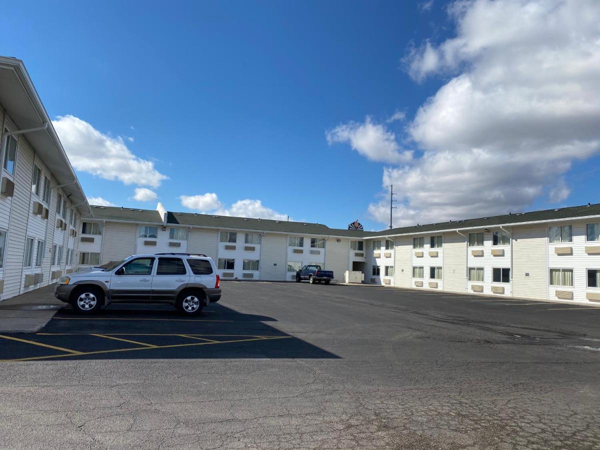 Deluxe Inn Motel — photo 24