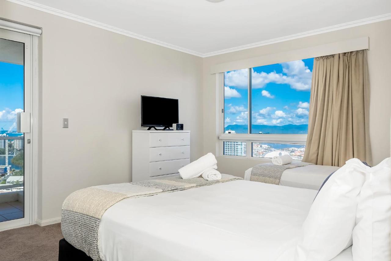Oscar On Main Beach Resort photo