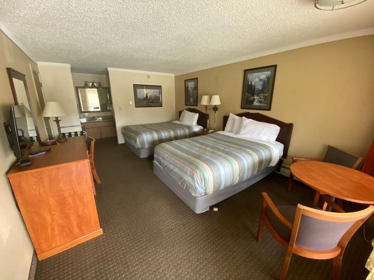 Snowshoe Motel — photo 12