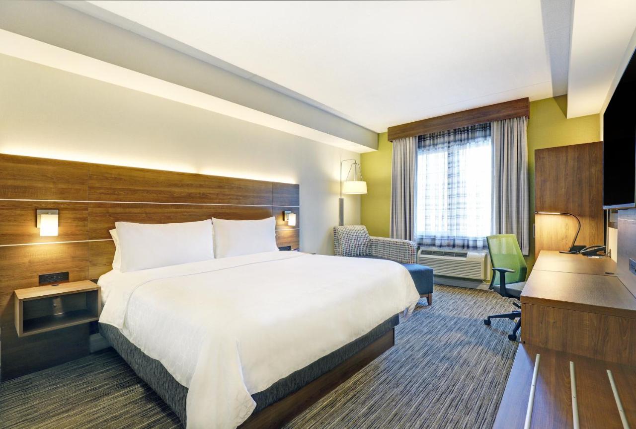 Holiday Inn Express Whitby Oshawa, an IHG Hotel photo