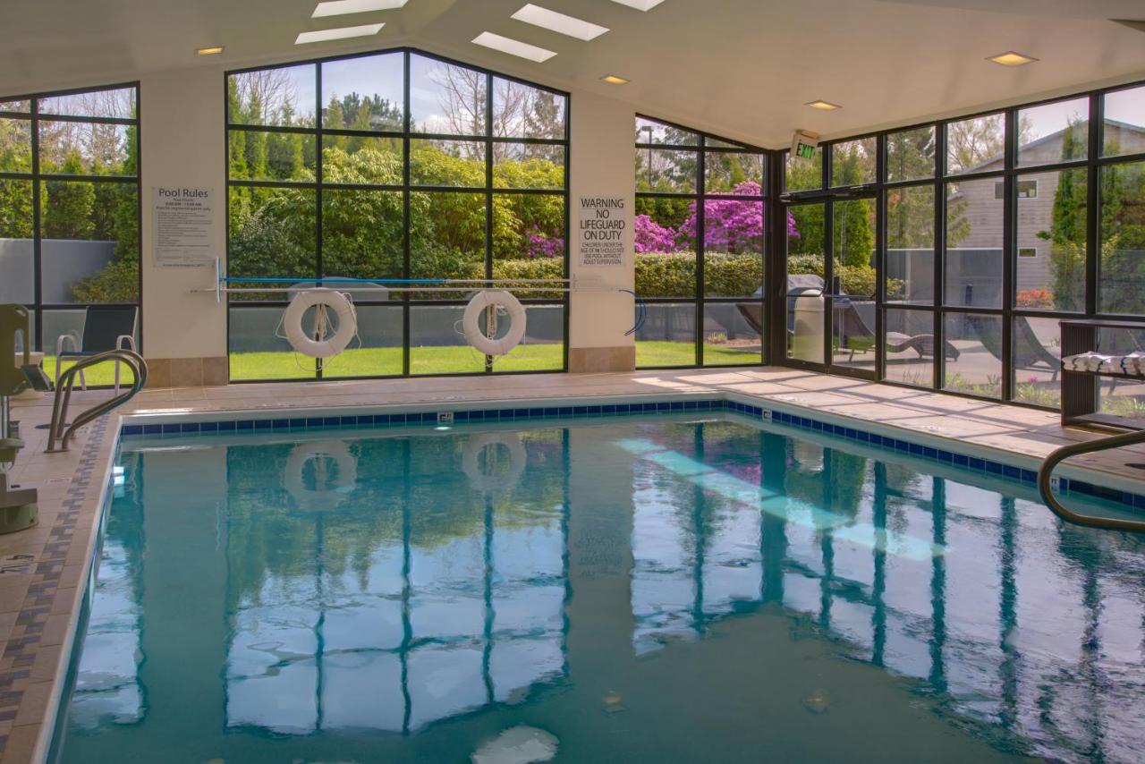 Heated swimming pool: Holiday Inn Express Bellingham, an IHG Hotel