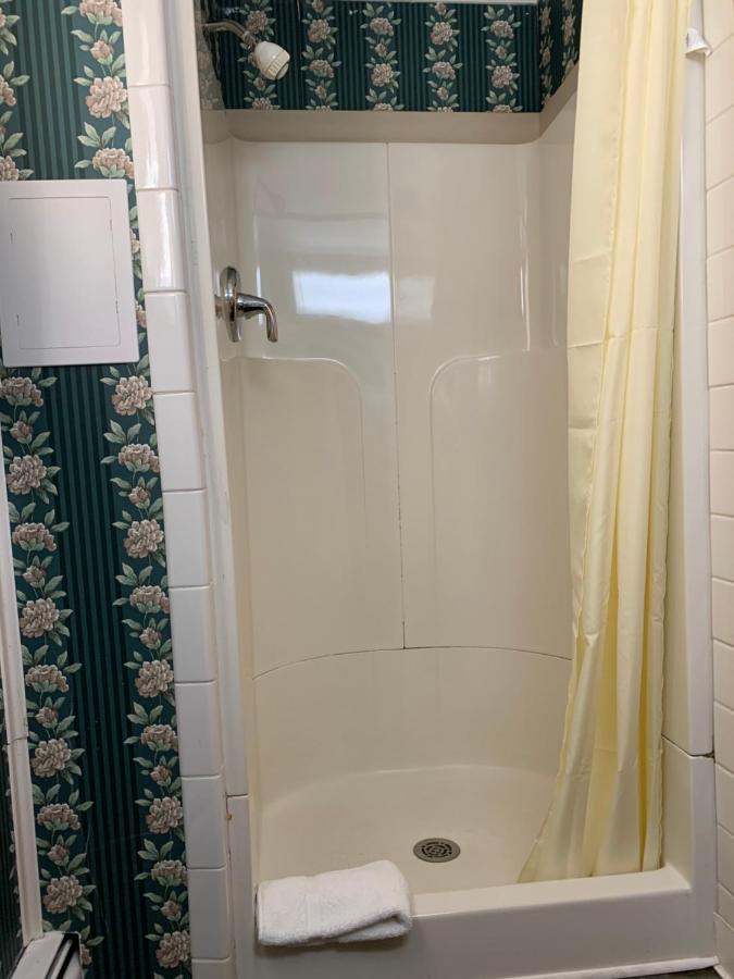 Budget Inn — photo 17