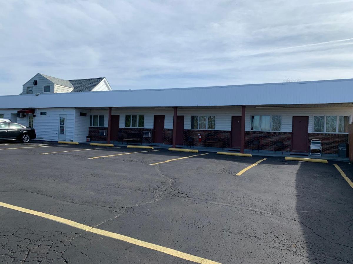 Budget Inn — photo 13