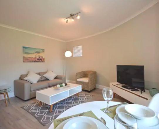 Paragon Luxe Modern Rooftop Pool - 4