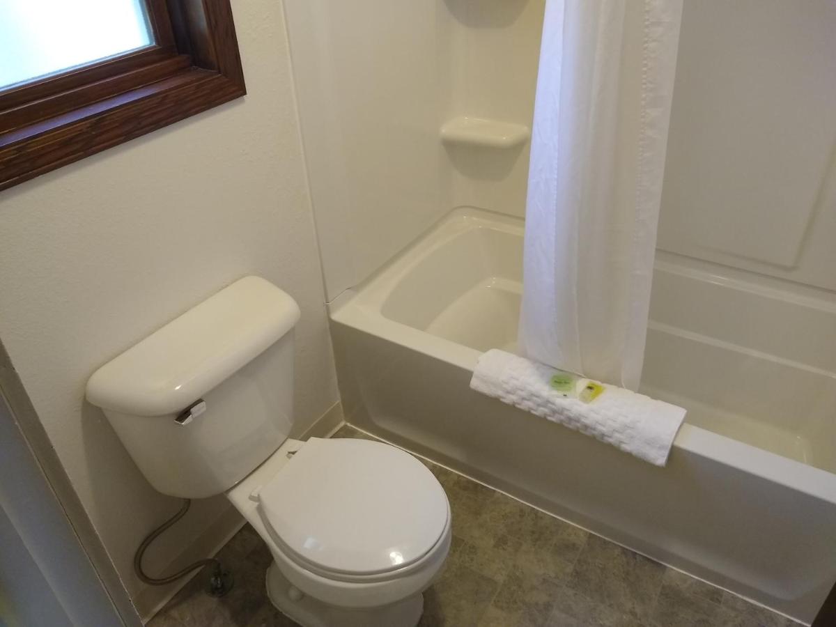 Townhouse Motel — photo 22