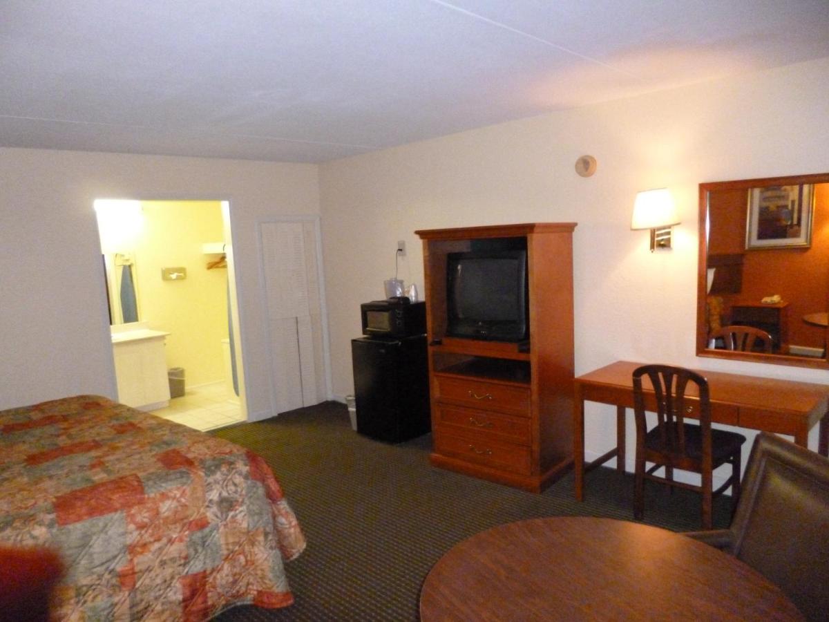Mt Vernon Inn & Suites — photo 20
