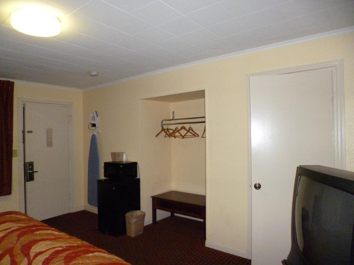 Mt Vernon Inn & Suites — photo 18