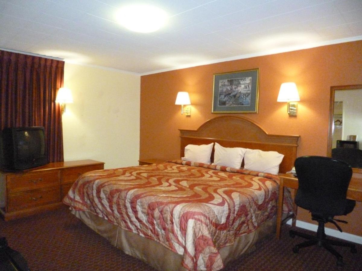 Mt Vernon Inn & Suites — photo 19
