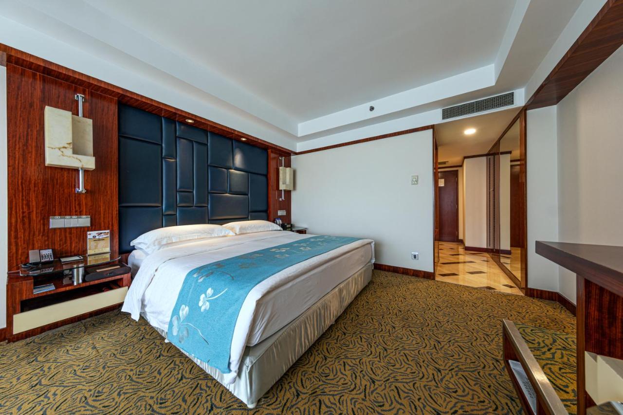 Beijing Kuntai Royal Hotel photo