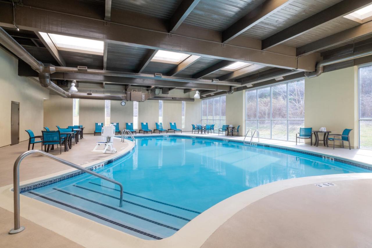Heated swimming pool: Holiday Inn Norwich, an IHG Hotel