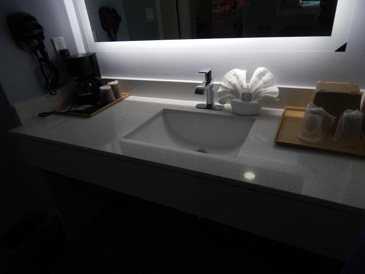 Executive Lodge Inn — photo 13