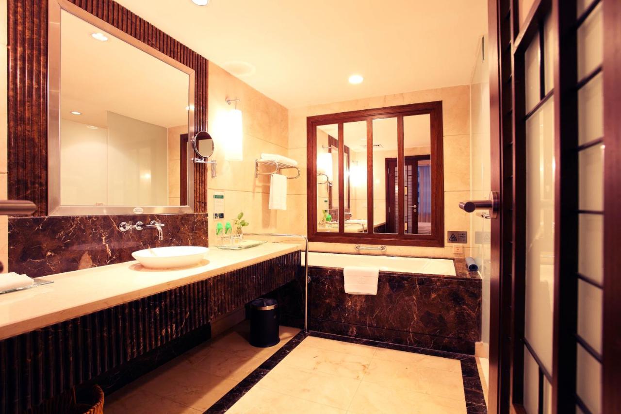 Dong Fang Hotel Guangzhou photo