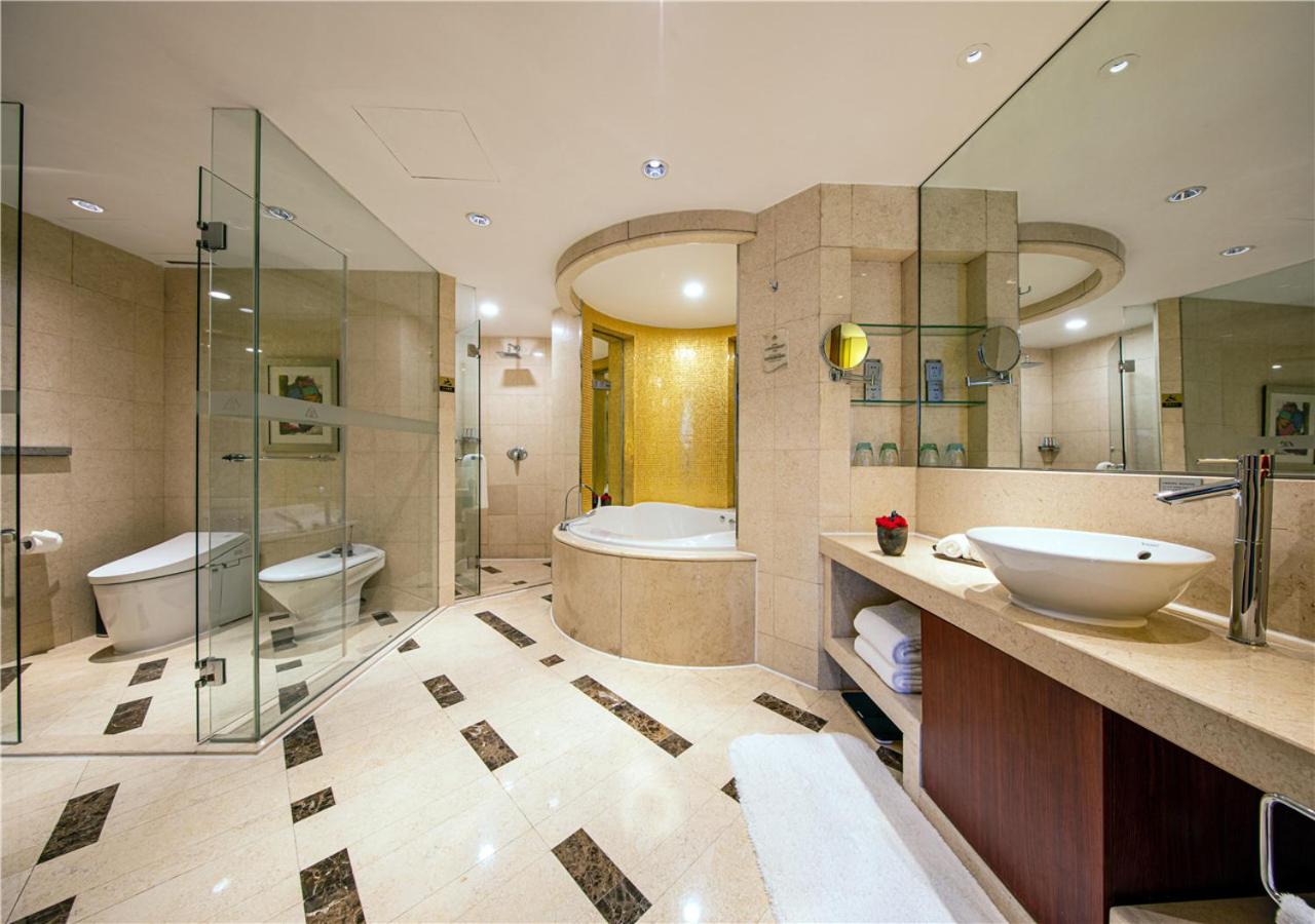 Beijing Kuntai Royal Hotel photo