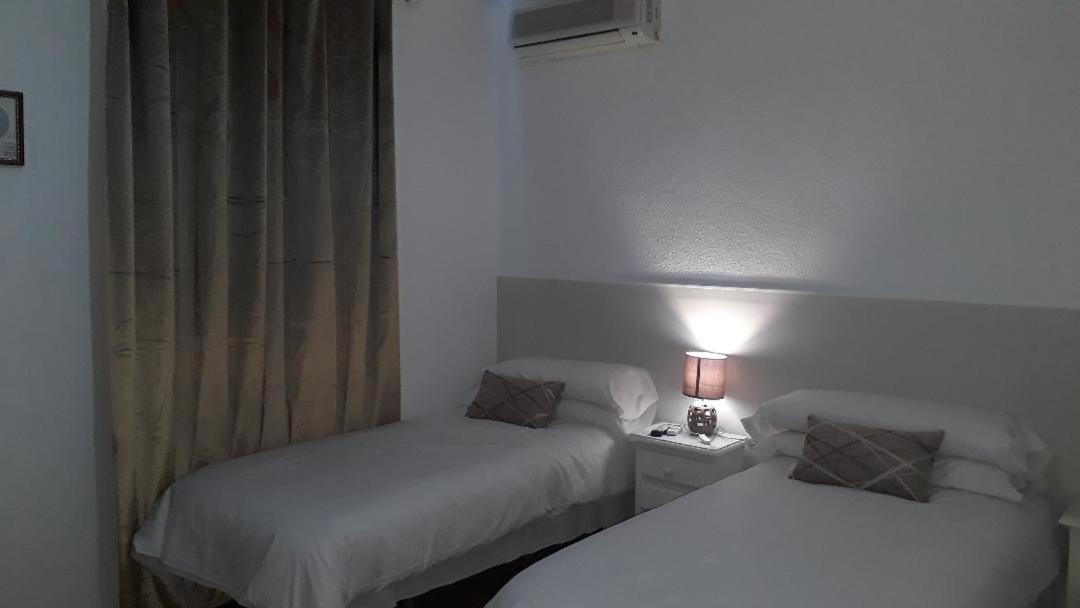 Hostal VILLA CARBULA, Almodóvar del Río – Harga Terkini 2022
