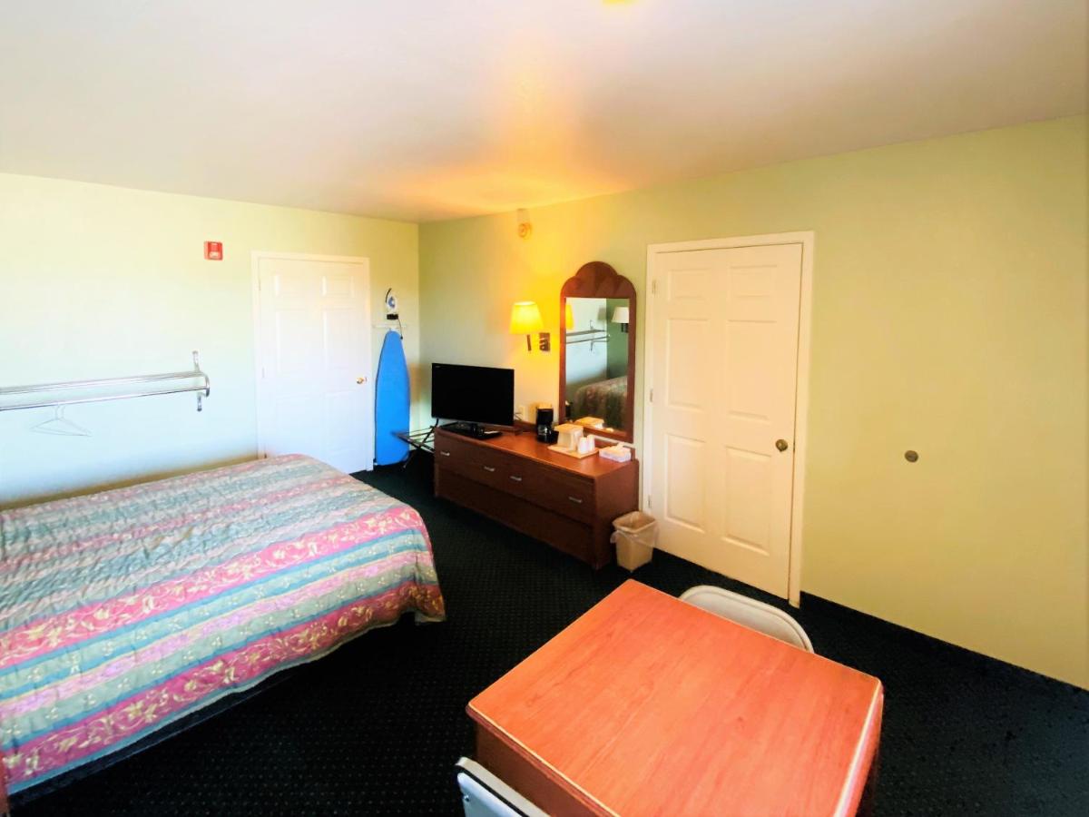 Pine Point Inn & Suites — photo 10