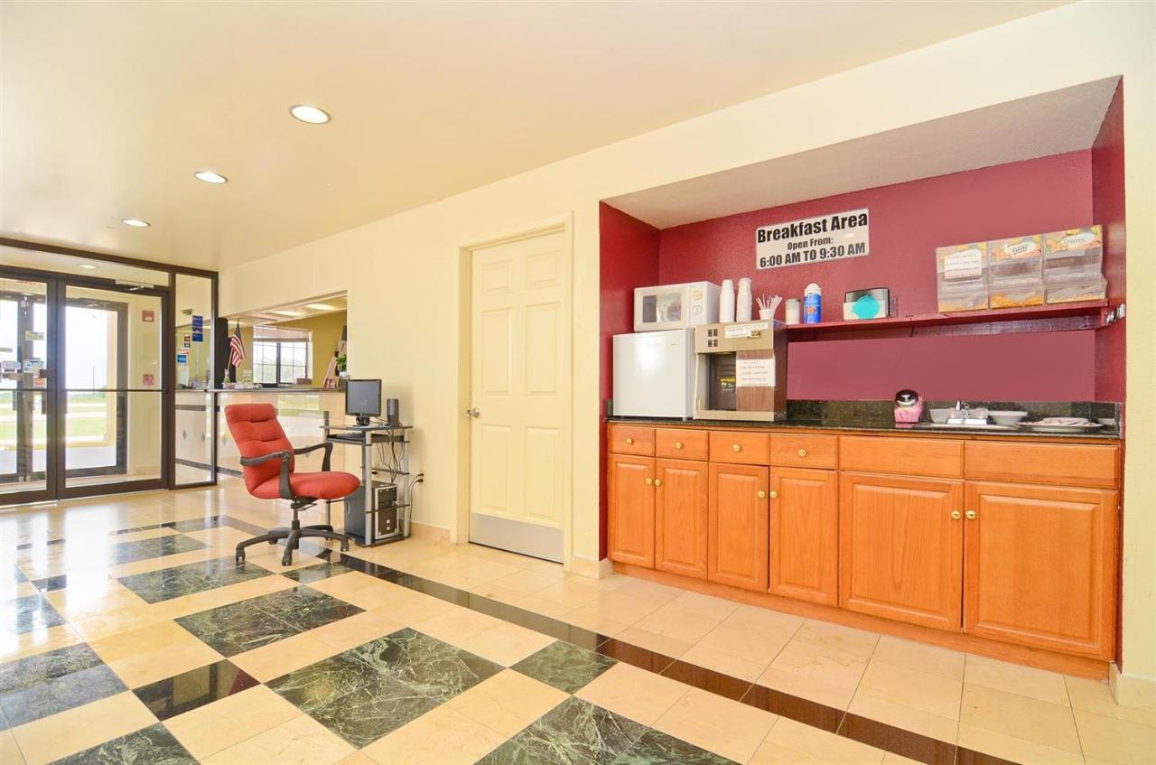 Pine Point Inn & Suites — photo 4