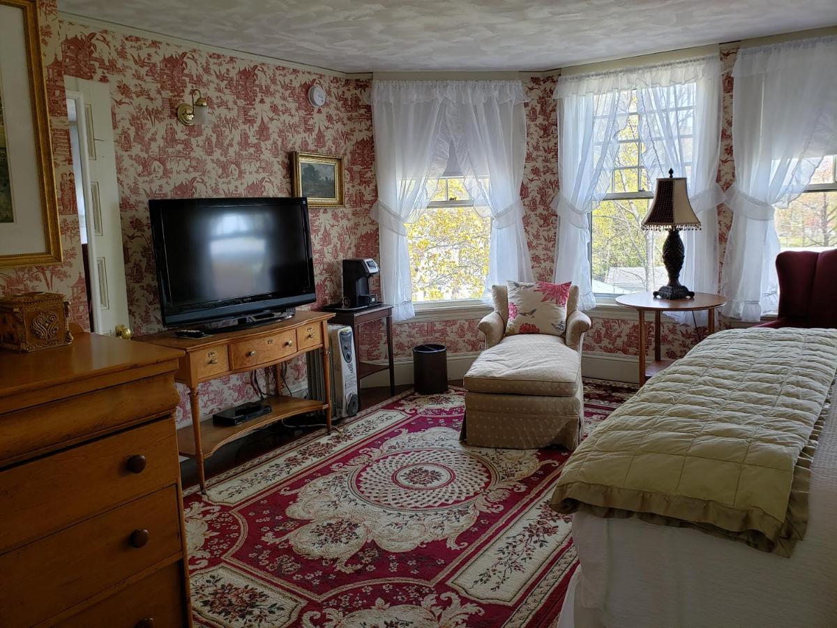 Moseley Cottage Inn and The Town Motel — photo 11