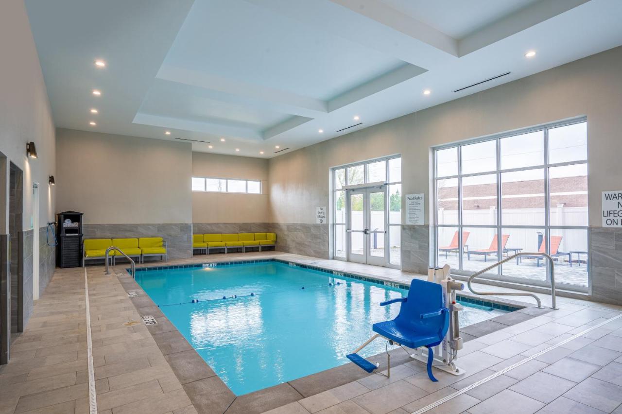 Heated swimming pool: Holiday Inn & Suites Memphis Southeast-Germantown, an IHG Hotel