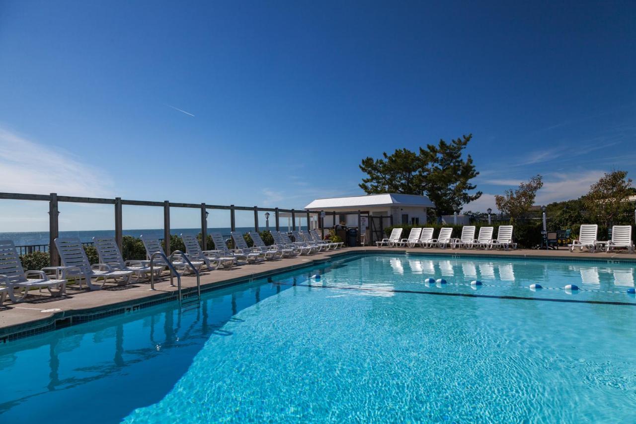 Heated swimming pool: Blue Water Resort