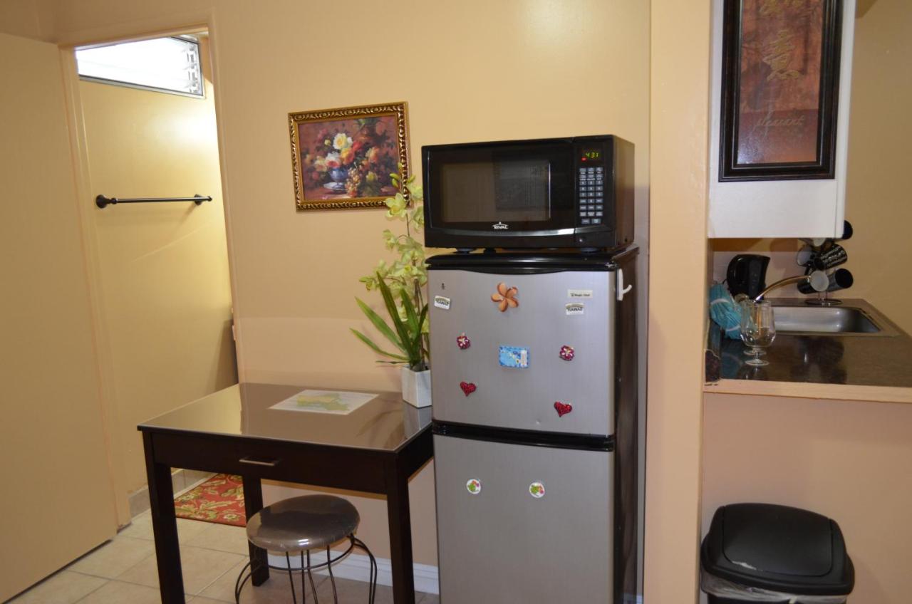 Waikiki Condo Just Remodeled Kuhio Village 202A photo