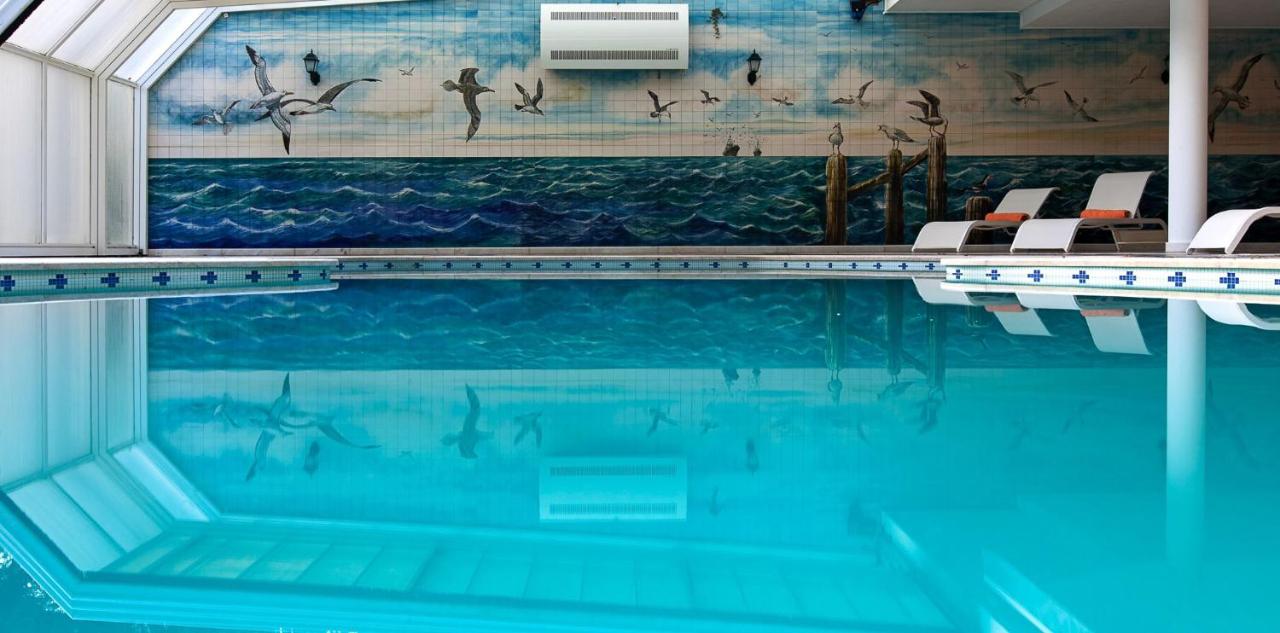 Heated swimming pool: Sintra Marmoris Palace