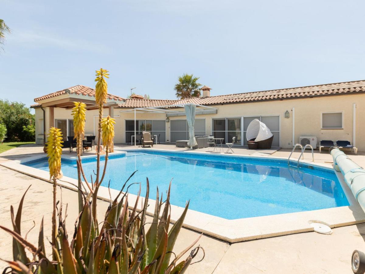 Delux Villa in Vilacolum with Swimming Pool (Spanje ...